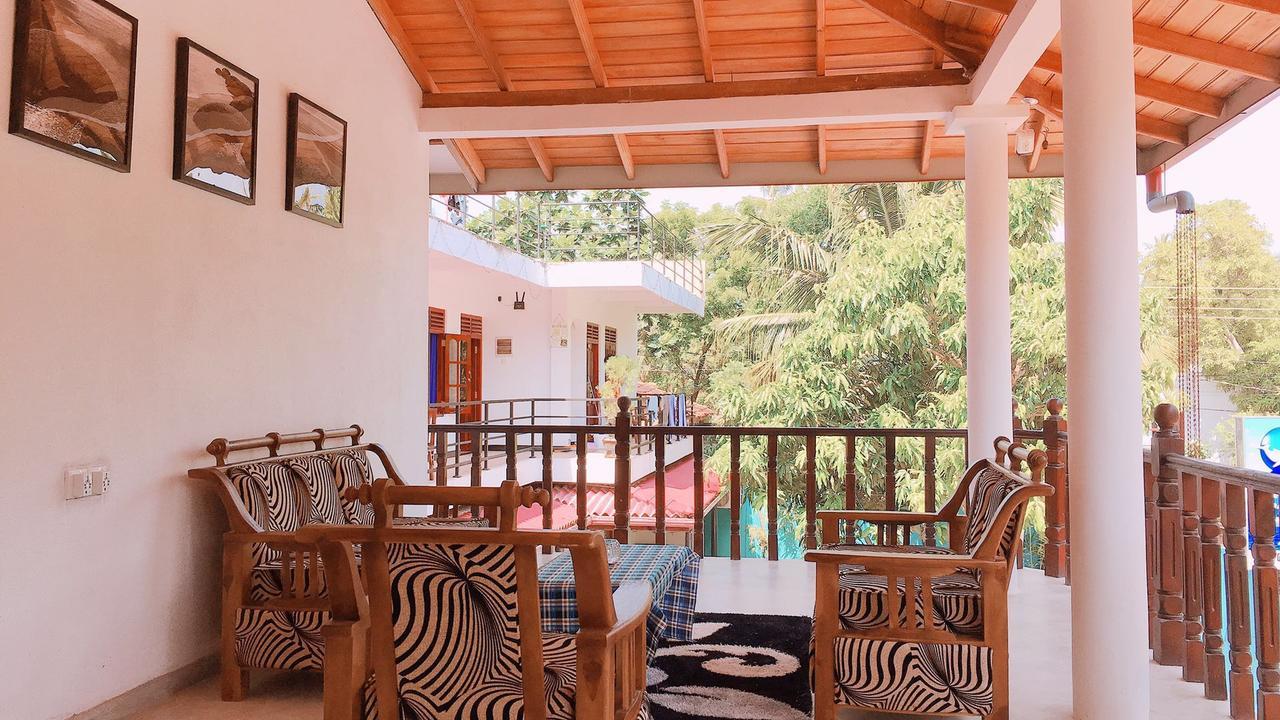 Blue Whale Holiday Hotel Mirissa Extérieur photo