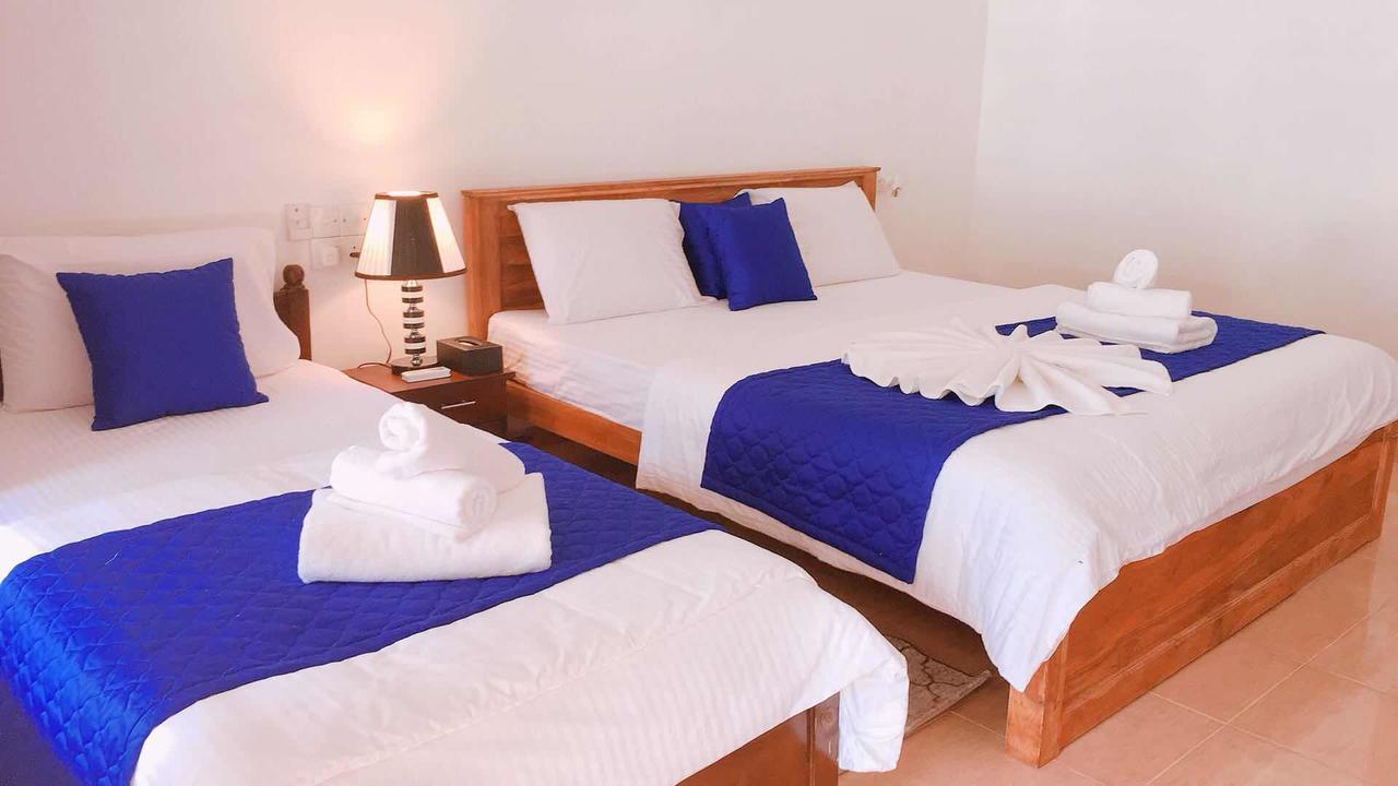 Blue Whale Holiday Hotel Mirissa Extérieur photo