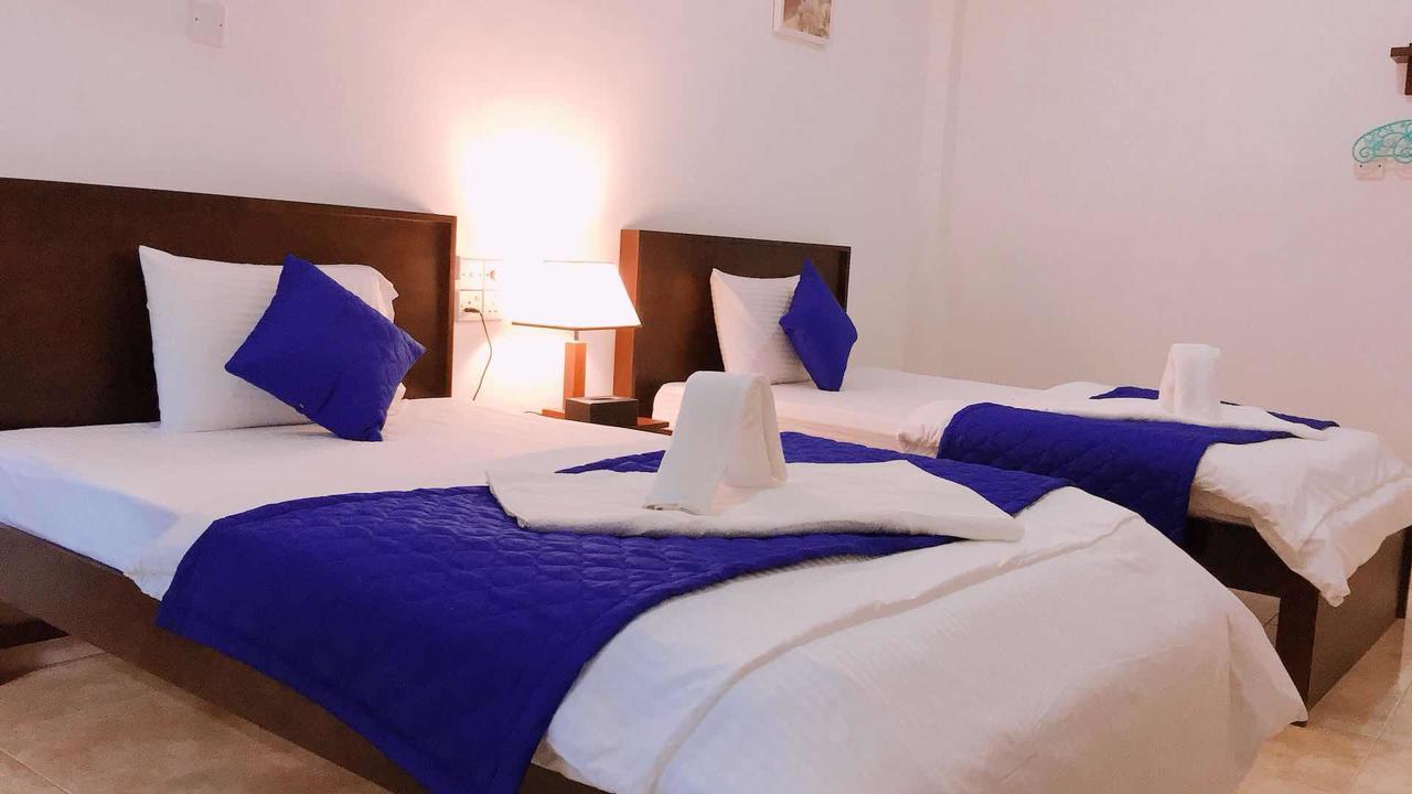 Blue Whale Holiday Hotel Mirissa Extérieur photo