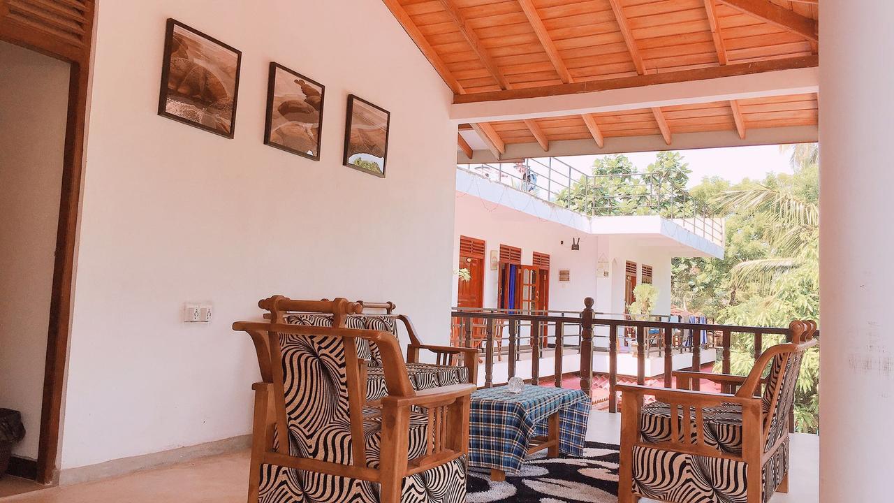 Blue Whale Holiday Hotel Mirissa Extérieur photo
