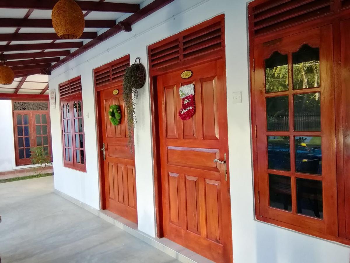 Blue Whale Holiday Hotel Mirissa Extérieur photo