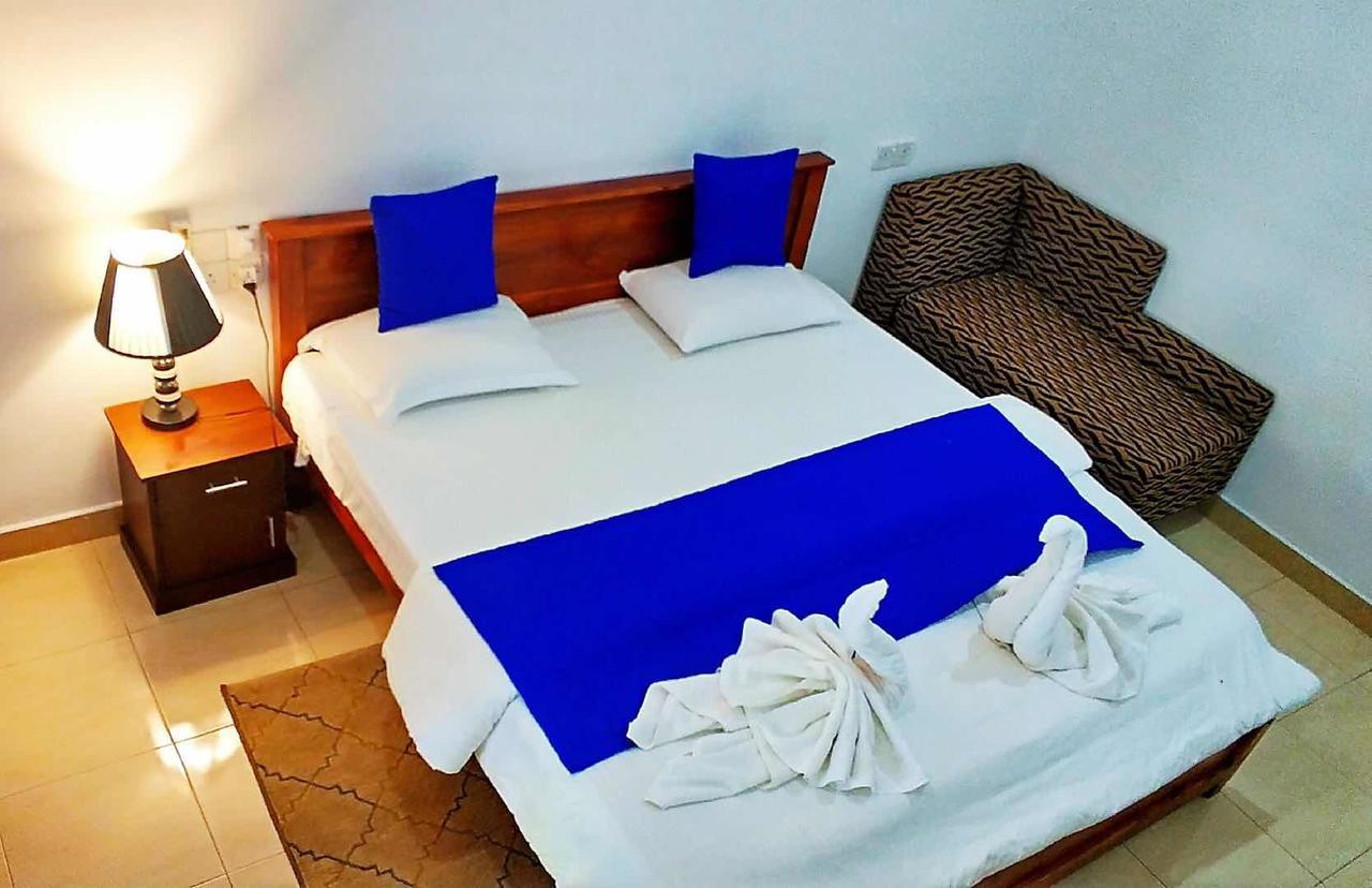 Blue Whale Holiday Hotel Mirissa Extérieur photo