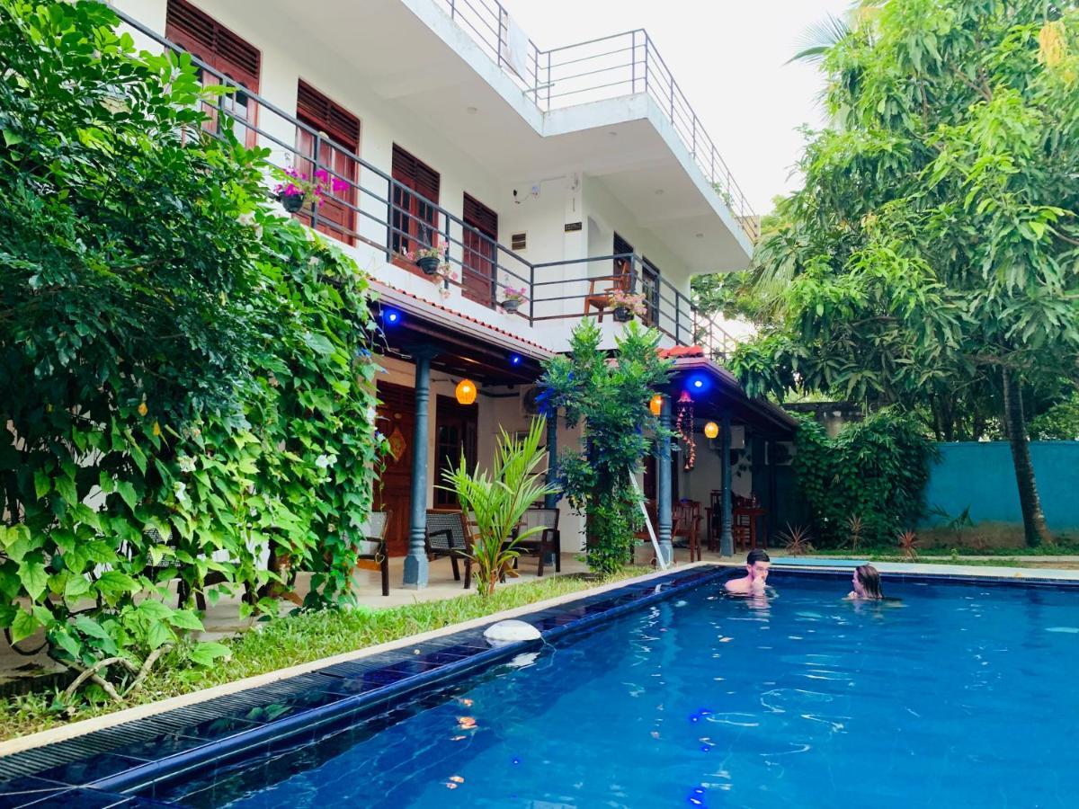 Blue Whale Holiday Hotel Mirissa Extérieur photo